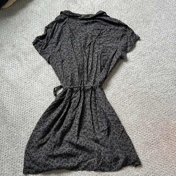 Abercrombie Short sleeve cheetah dress - Picture 3 of 3